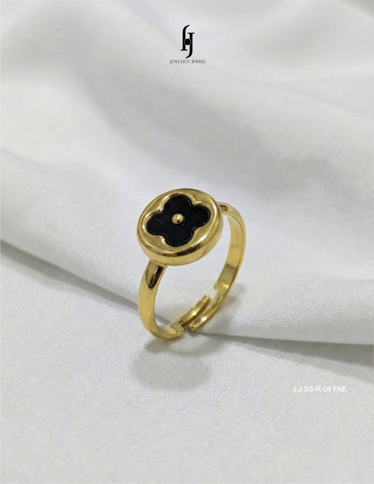 The Noir Clover Ring