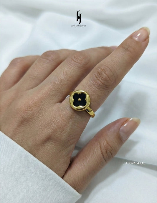 The Noir Clover Ring