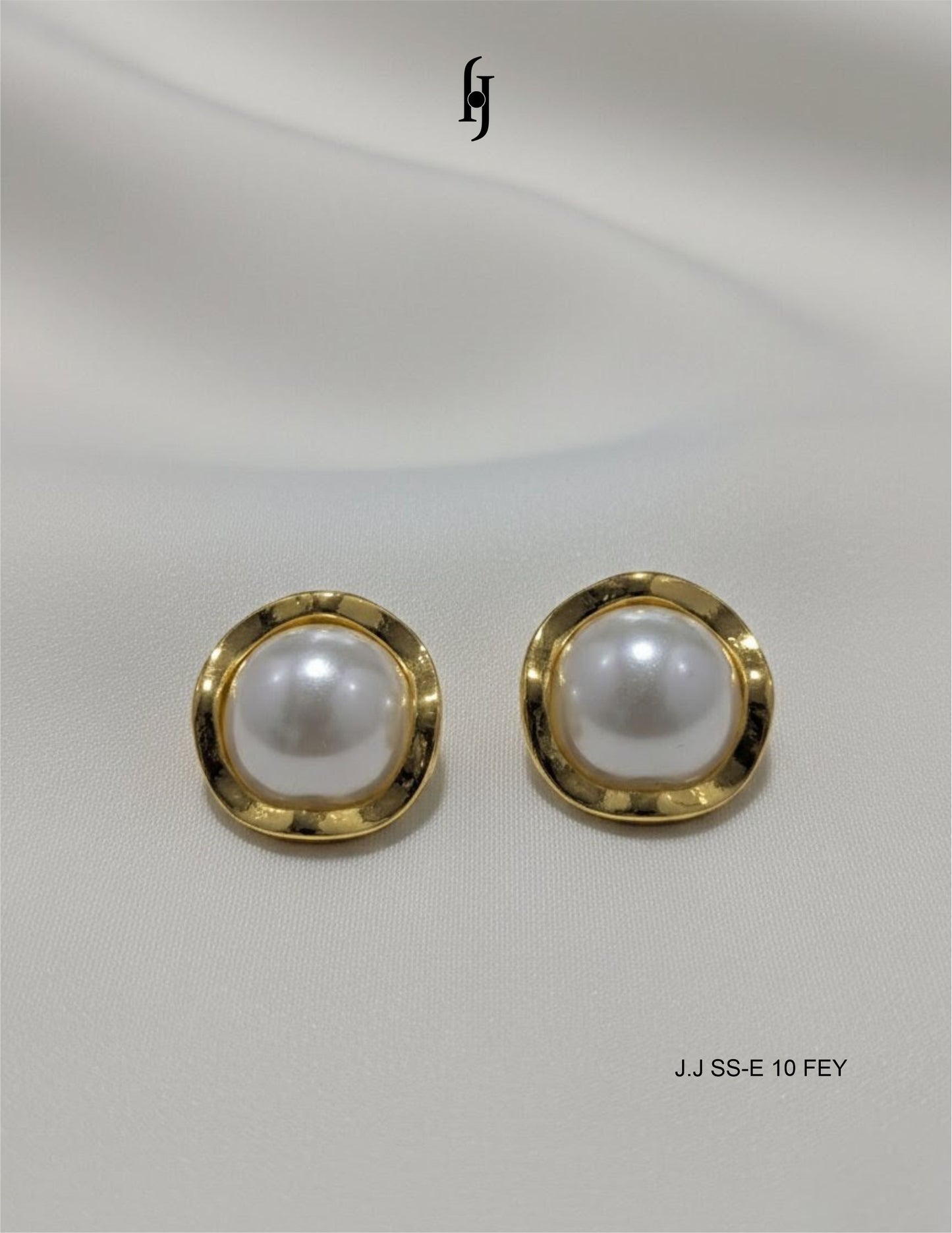 Golden Glimmer Pearl Earrings